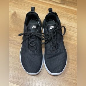 Used Women Nike Air Max Motion 2 size 9.